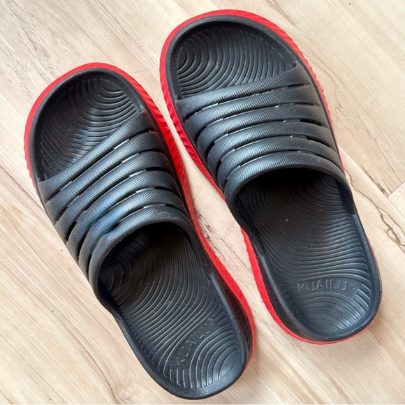 Kuailu  Black and Red Women's Sandals - Picture 1 of 9